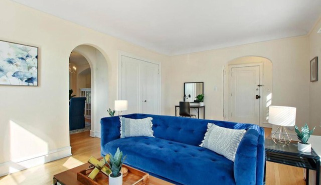Complete & Polshed 1-Bedroom Chicago Apt - Elm D2