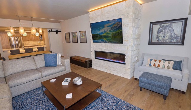 COMPLETE REMODEL Spacious 2 Bedroom w/Mountain View! Best location in Breck!