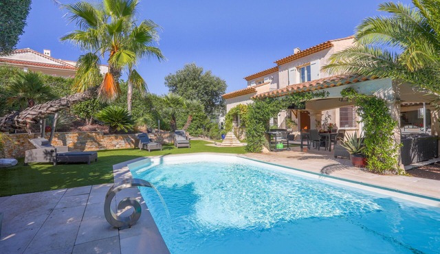 Complete Villa Au Clos Provençal with sea view, Wi-Fi and air conditioning