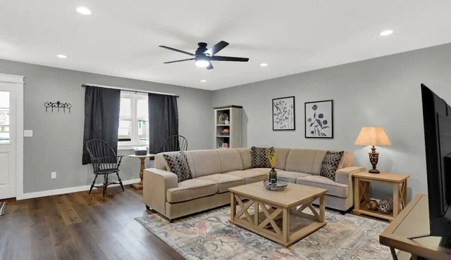 Completely Remodeled 3-bedroom condo in superb Bloomington! Enjoy your stay