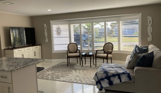 Completely remodeled 3bdrm/2.5bath heated pool