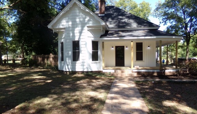 Completely remodeled historical home on the Tanglefoot Trail