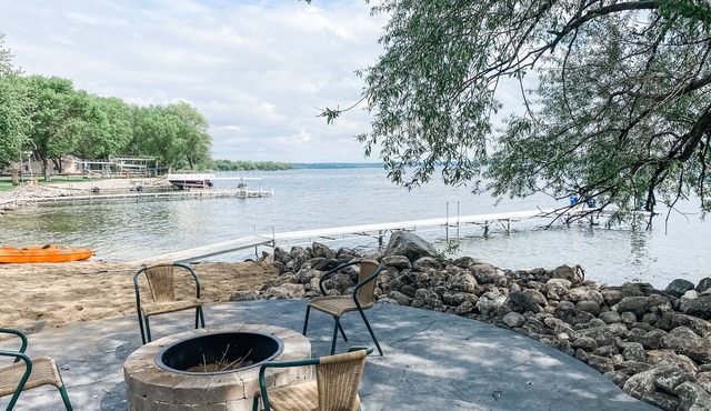 Completely remodeled Modern Cottage Retreat on Big Stone Lake