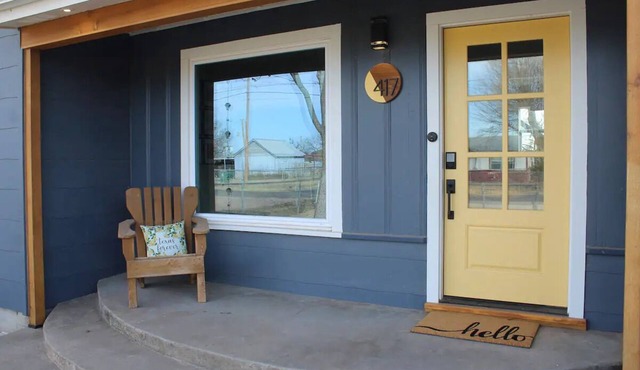 Completely Remodeled home walking distance to the Coliseum & Spur Arena