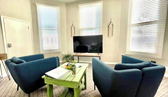 Completely remodeled efficiency unit one block from the Smithville square