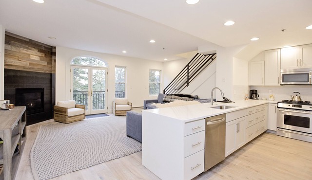 Completely Renovated Modern 4-Bedroom - Most Beautiful Unit at Bear Creek Lodge
