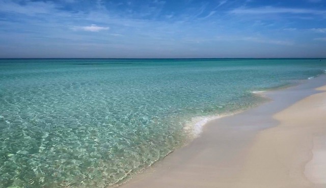 COMPLETELY RENOVATED EVERYTHING INCLUDED! & FREE WiFi STEPS TO THE BEACH!