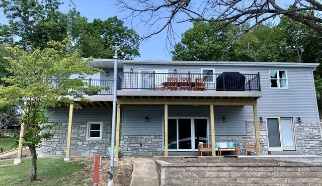 Completely renovated home in Quiet Cove with a Dock!