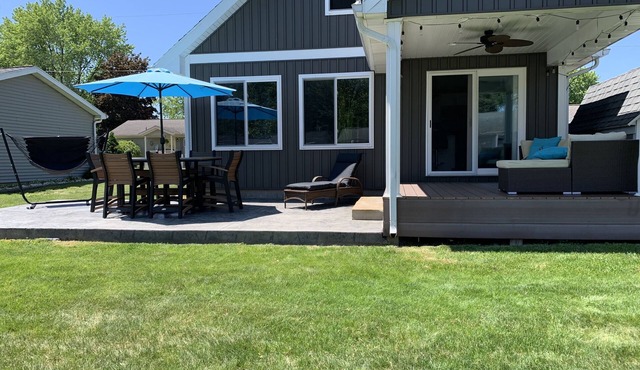 Completely renovated water front lake house with access to 5 lakes!