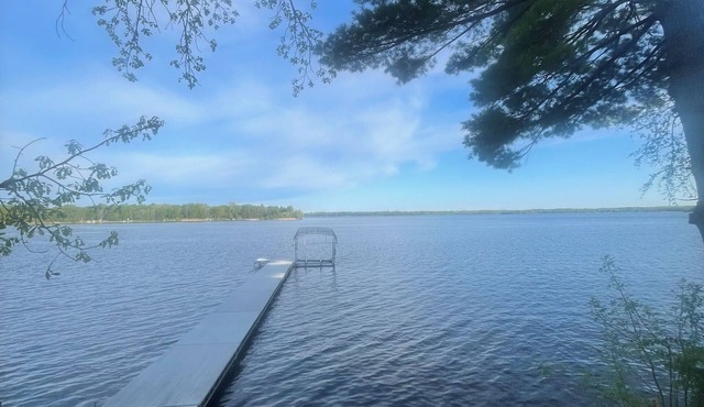 Completely Renovated 2 bedroom1bath with loftnFarm Island Lake
