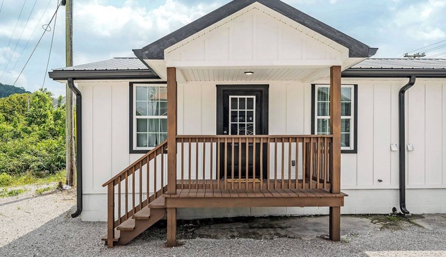 Completely renovated 2 bedroom apartment in quaint Celina