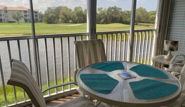 Completely Renovated 2 BR + Den condo @ Stoneybrook CC