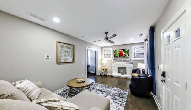 Completely Renovated/Clean/Modern Charming (441)