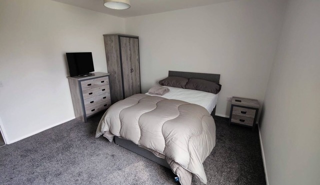 Completely Renovated House with 4 Double Beds