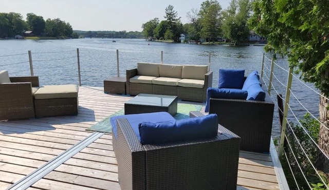 Completely renovated luxury waterfront cottage