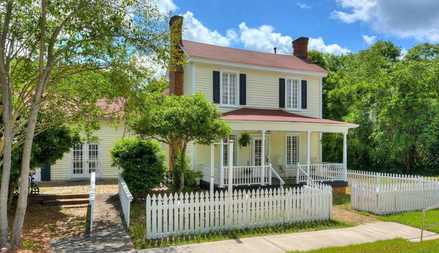 Completely renovated - Old World Charm @ the Little Yellow House on York