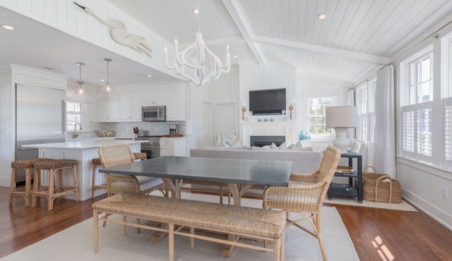 Completely Renovated Brant Point Vacation Home - Walk To Town & Beach!