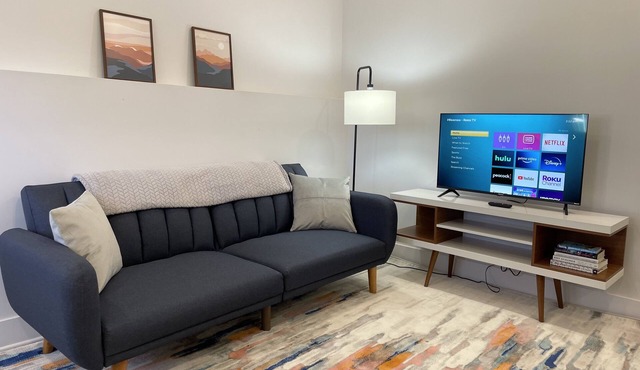 Completely Updated, 10 min to downtown AVL, Long term welcome