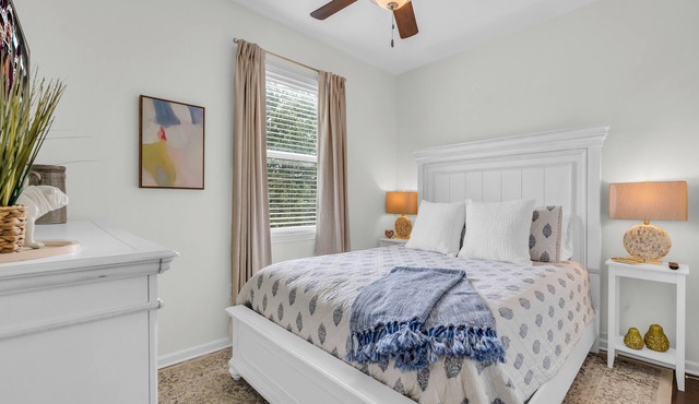 Completely Updated Condo, 15 Minute Walk to Davis Wade Stadium!