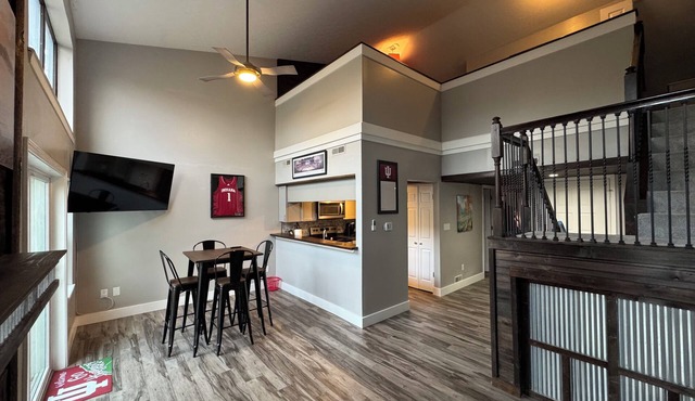 Completely updated Monroe Lake Condo with private loft, steps to pool and tennis