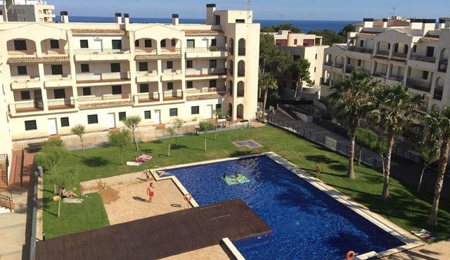 COMPLEX OF APARTMENTS WITH DIRECT ACCESS TO THE BEACH