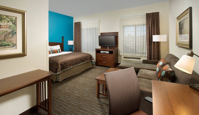 Complimentary Breakfast Buffet + Free Wi-Fi | 24 Hour Business Center