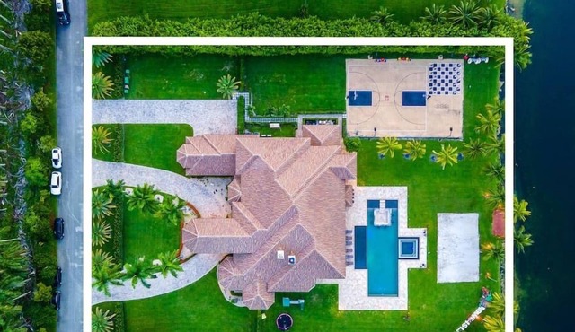 Compound on the Water | Sleeps 16 | Basketball