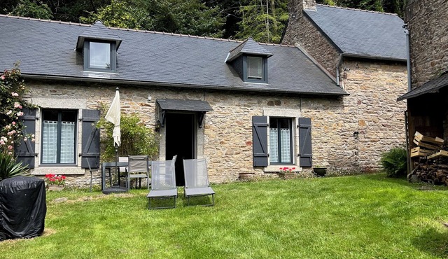 Concarneau, Former Mill of Kérangoc, in the countryside, near the ocean, Wifi