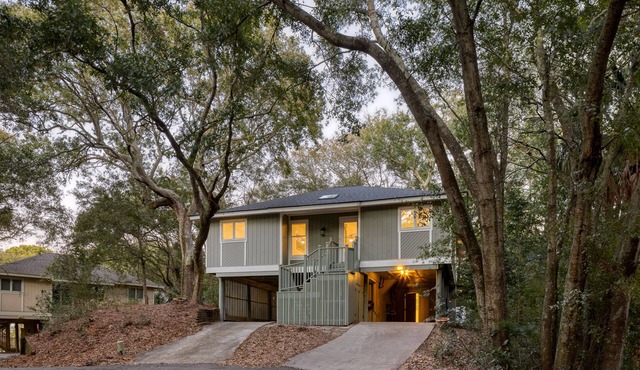 Conch Cottage by AvantStay | Walk to Beach, Deck, Fireplace, Outdoor Dining