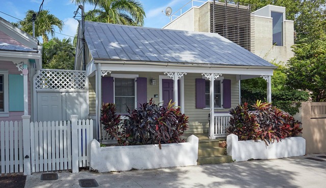 CONCH COTTAGE: Old Town - Hot Tub - 1 Block from Duval - 1BD/1BA RealKeyWest