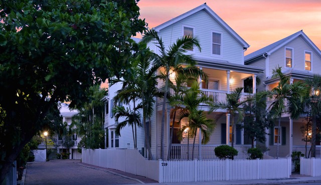 Conch style home in Oldtown with private pool AND dock!