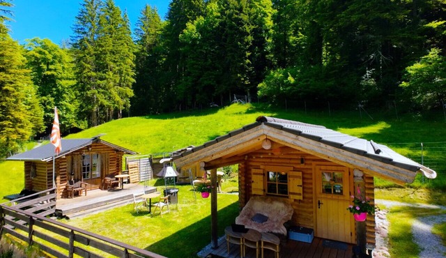 Concierge, Idyllic farm cabin by SwissHut