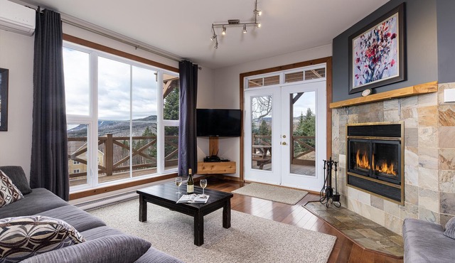 Condo 120B: Hot Tub, Panoramic Views & Game Area