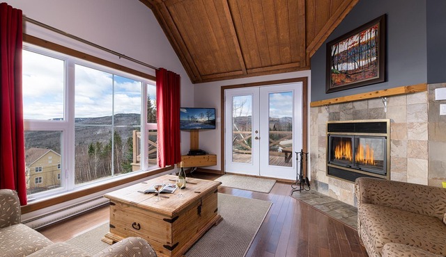 Condo 120H: Riverfront Views, Terrace & BBQ
