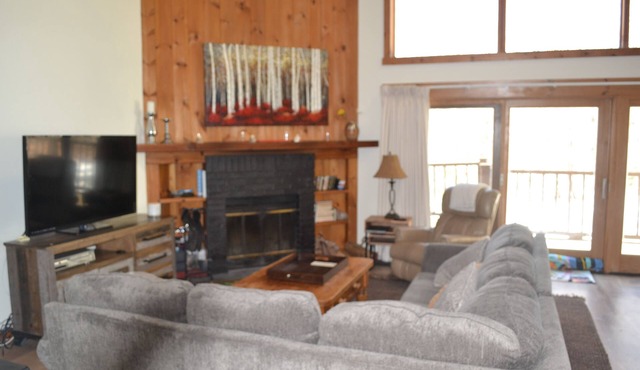 Condo < 1mi. from Mt. Snow/Free Shuttle