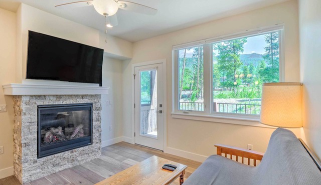 Condo 2 Mi to Keystone Resort: Relax Fireside!