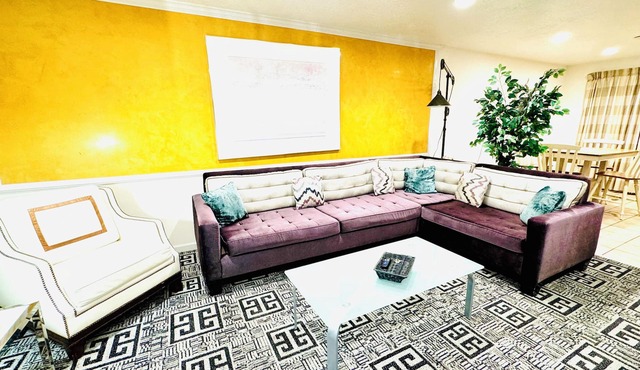 Condo,2Bedrooms,Sale,Strip,BOOK,Las Vegas,NearLVCC,wifi,SALE,pool,EDC