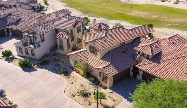 Condo 31-1, Right in front of the Pool with WiFi!