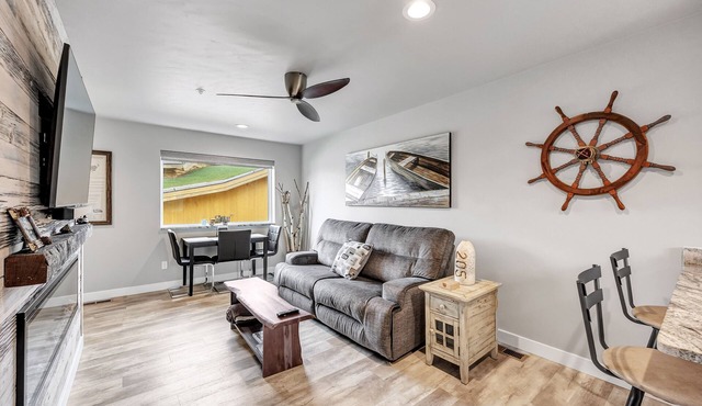 CONDO 4-Luxury Loft Retreat in Downtown Sister Bay.