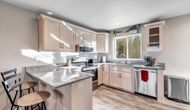 CONDO 7-Coastal Chic Condo in the Heart of Sister Bay!