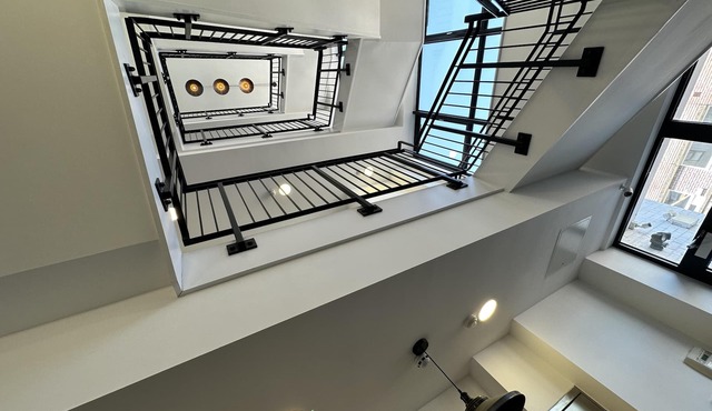 Condo Apartment With Workspace