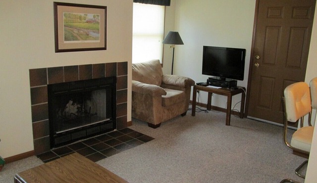 Condo at the Unv. of Notre Dame, Football weekends, short and long term stays we