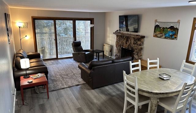 Condo Centrally Located- Mountain Side