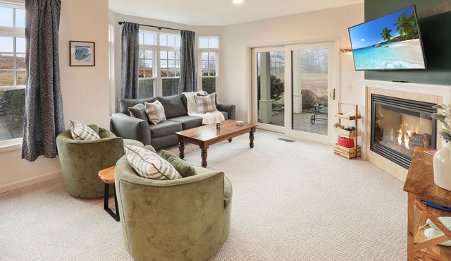 Condo close to hiking, river, with mountain views