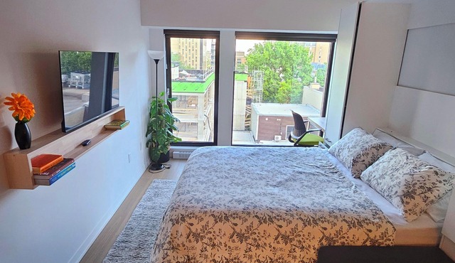 Condo dowtown Montreal 13mins walk to the Old-Port