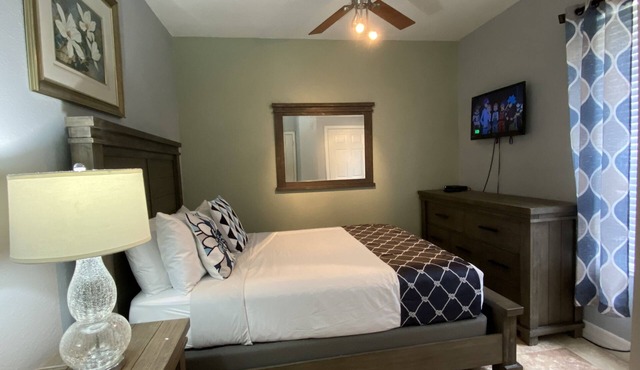 Condo in Best Location. Heated Pool, near Convention Ctr, across Epic Universal.
