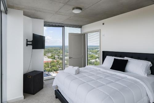 Condo in downtown oak city highrise