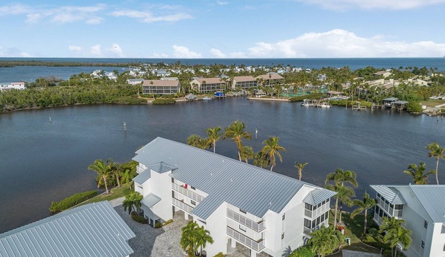 Condo in Four Winds! 2/2 Incredible Water Views!