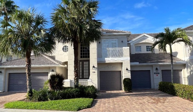 Condo in gated community overlooking lake