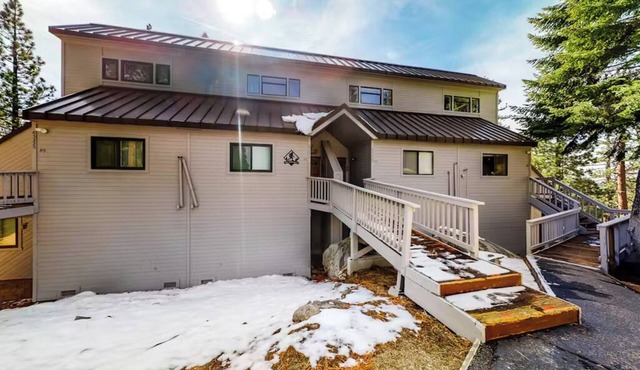 Condo in Huntington Lake